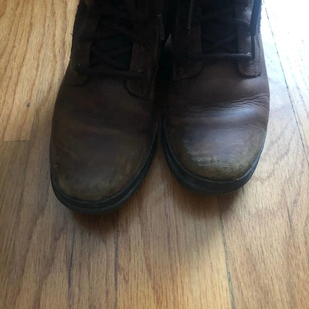 UGG Leather Zip up Boot Size 6